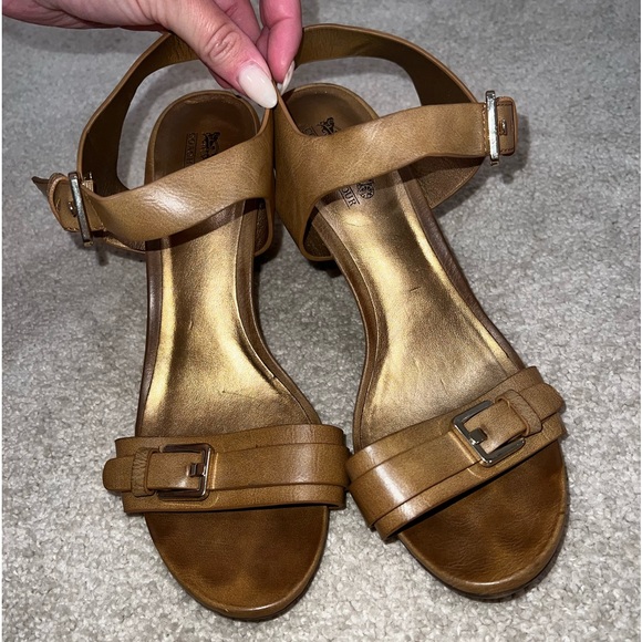 Coach and Four Tan Heels - Picture 2 of 6
